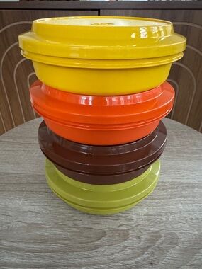 Set of vintage 1970’s Tupperware Seal ‘n Serve- Yellow, Lime, Brown, Orange